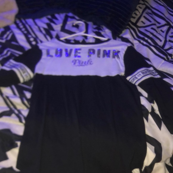 I’m selling a pink brand shirt - Picture 2 of 2